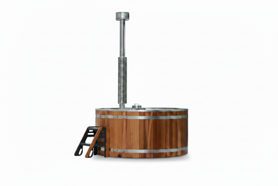 Cedar hot tub without pallet on white background